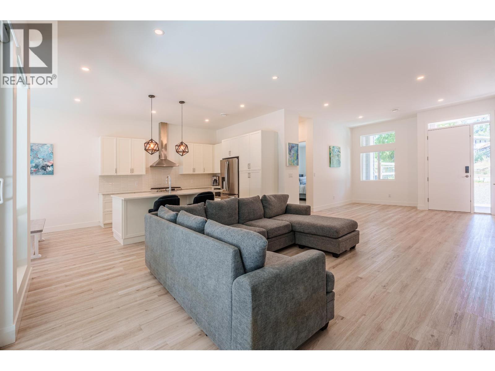 11120 Sunshine Coast Highway, Pender Harbour, BC - Indoor Photo Showing Living Room