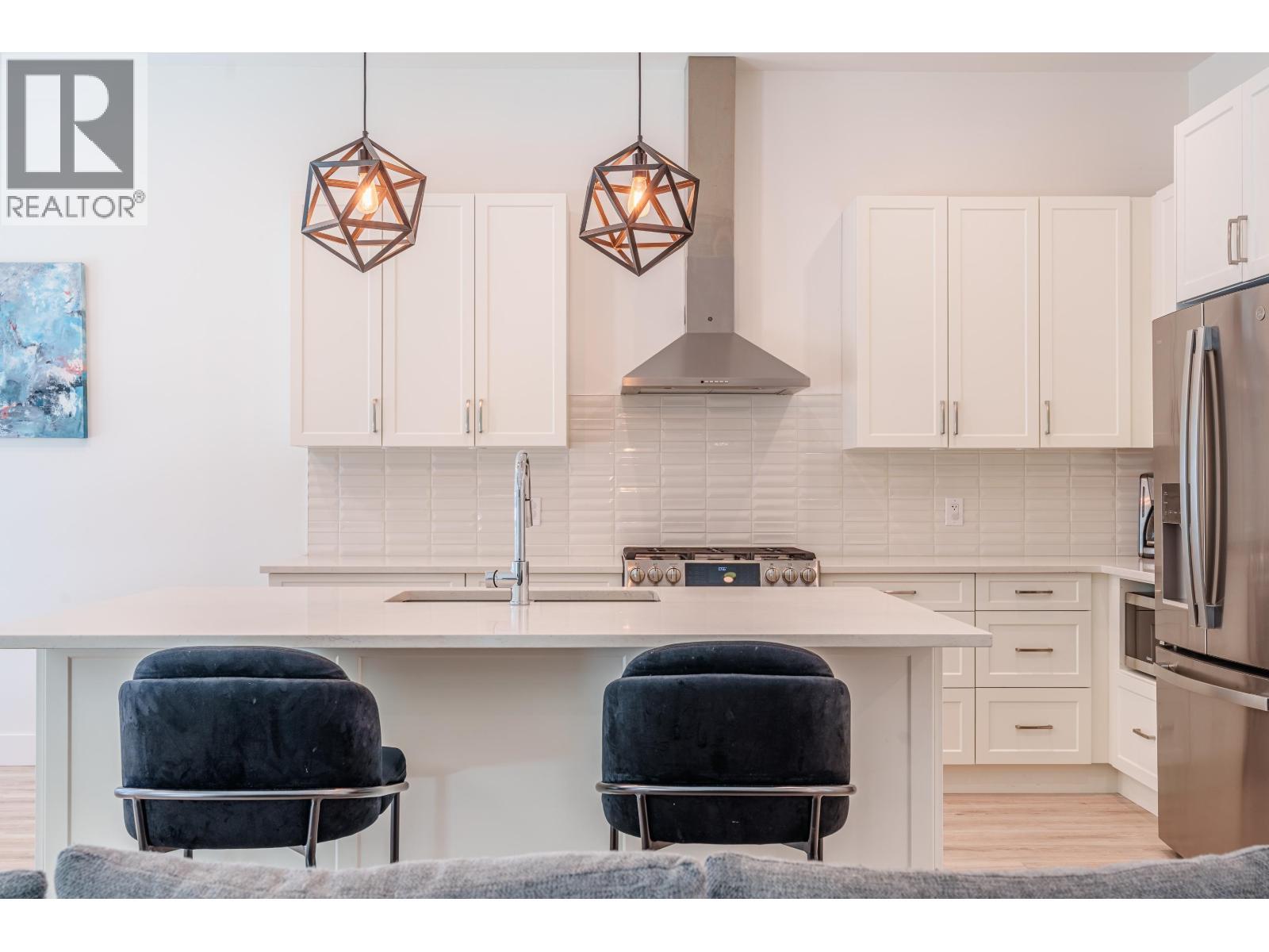 11120 Sunshine Coast Highway, Pender Harbour, BC - Indoor Photo Showing Kitchen With Upgraded Kitchen