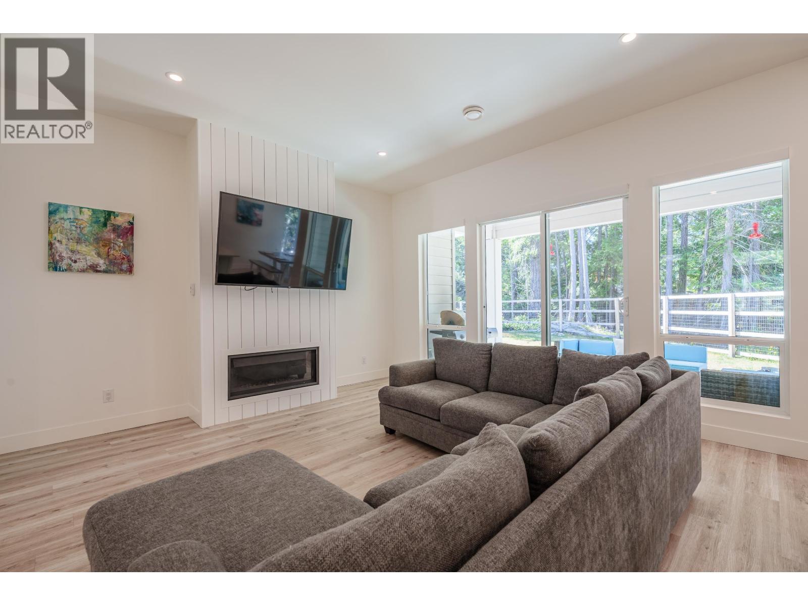 11120 Sunshine Coast Highway, Pender Harbour, BC - Indoor Photo Showing Living Room With Fireplace