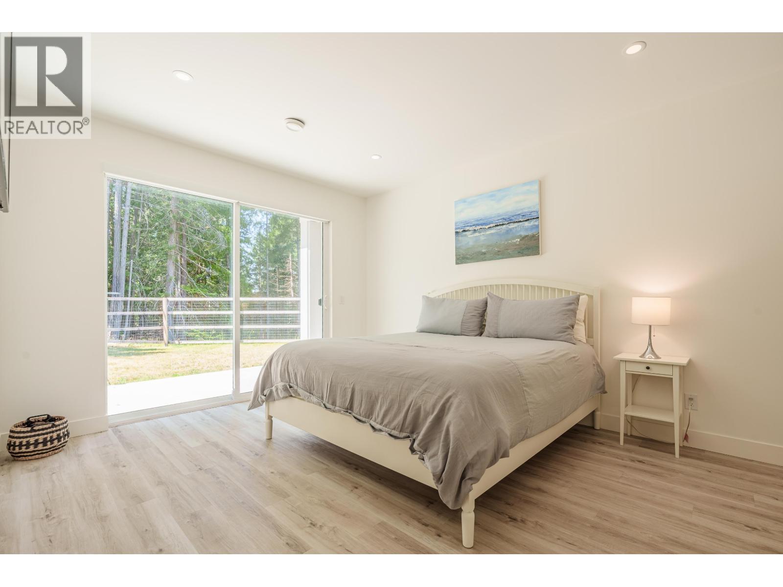 11120 Sunshine Coast Highway, Pender Harbour, BC - Indoor Photo Showing Bedroom