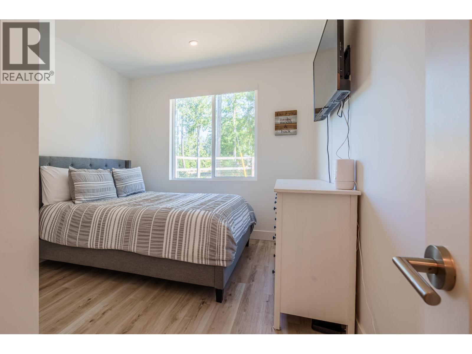 11120 Sunshine Coast Highway, Pender Harbour, BC - Indoor Photo Showing Bedroom