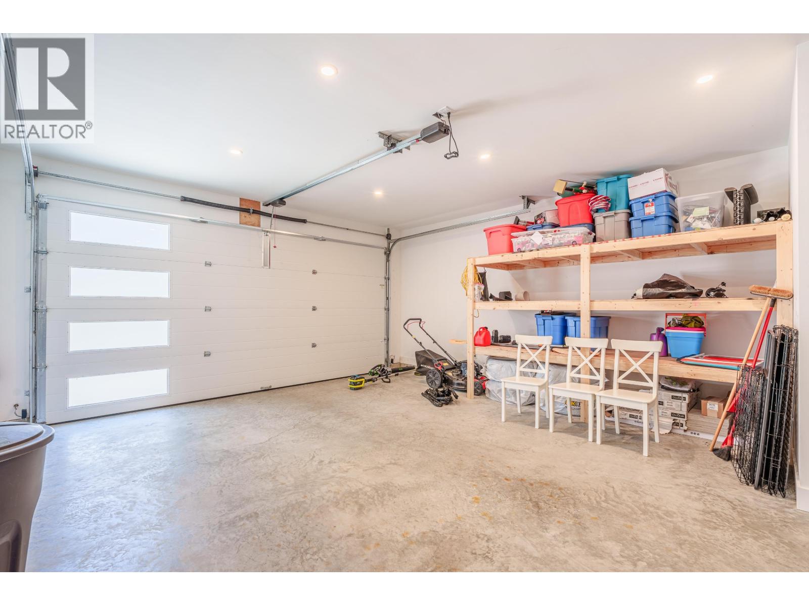 11120 Sunshine Coast Highway, Pender Harbour, BC - Indoor Photo Showing Garage
