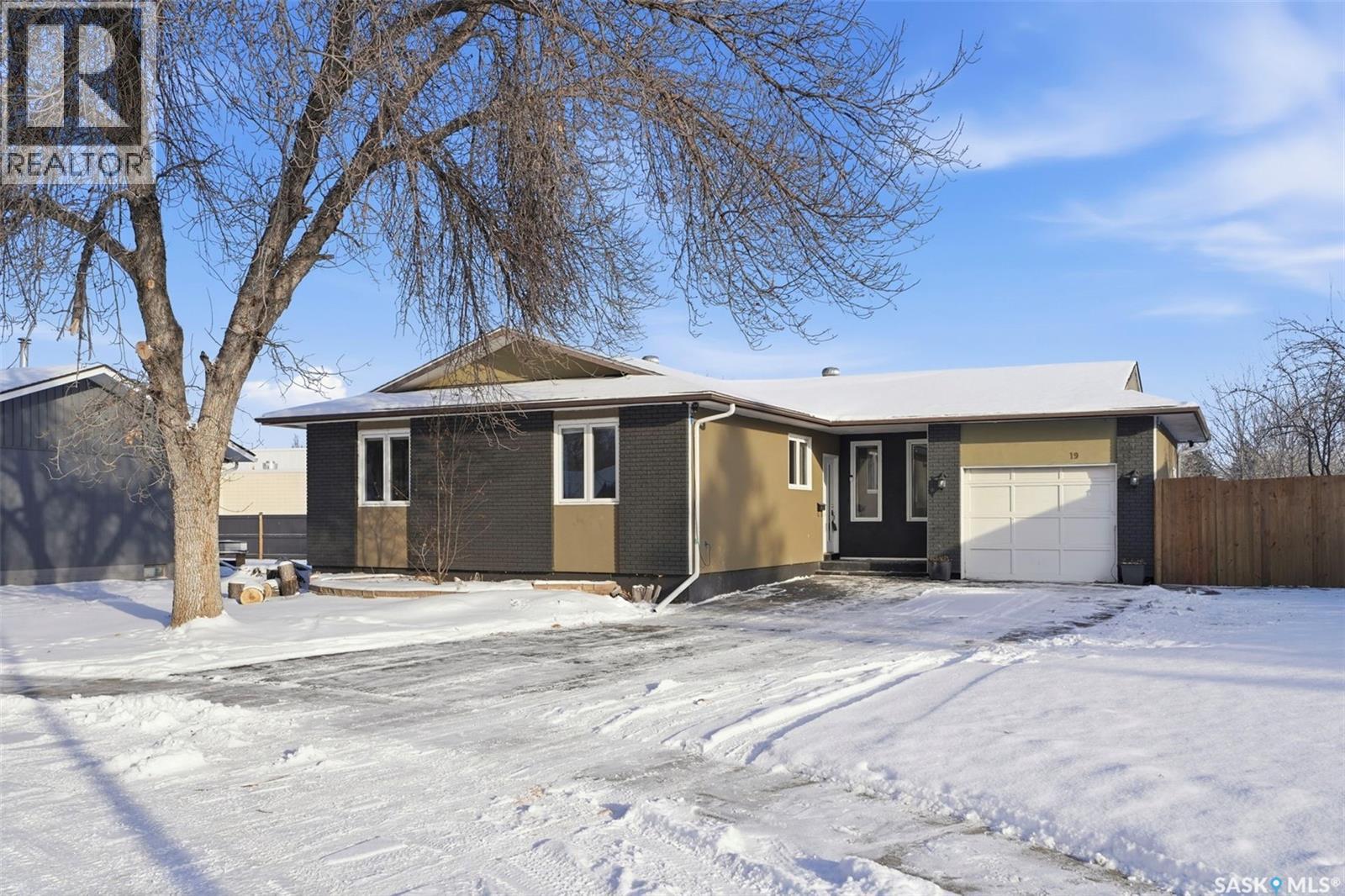 19 Barr Place, Saskatoon, SK - Outdoor