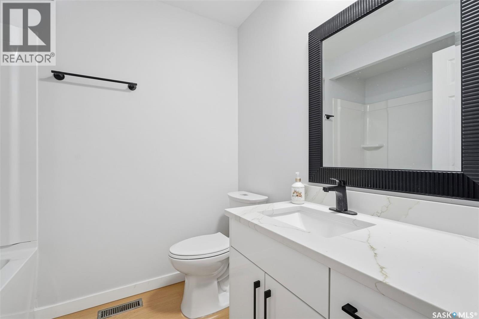 19 Barr Place, Saskatoon, SK - Indoor Photo Showing Bathroom