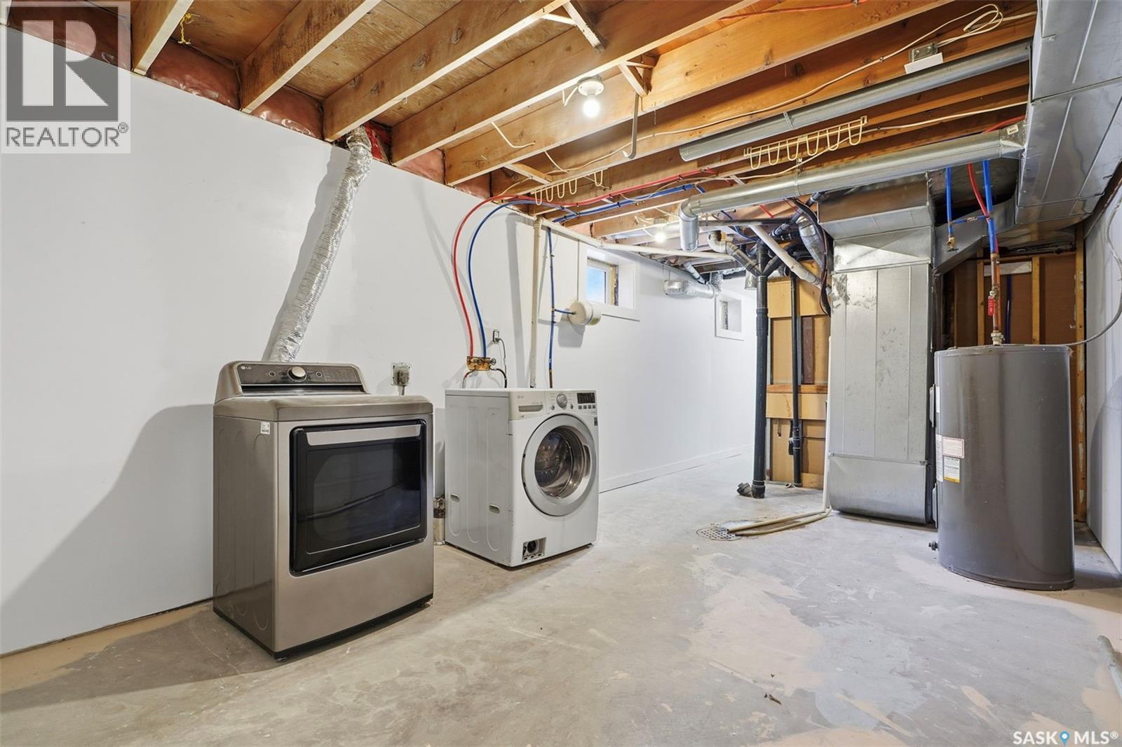19 Barr Place, Saskatoon, SK - Indoor Photo Showing Laundry Room