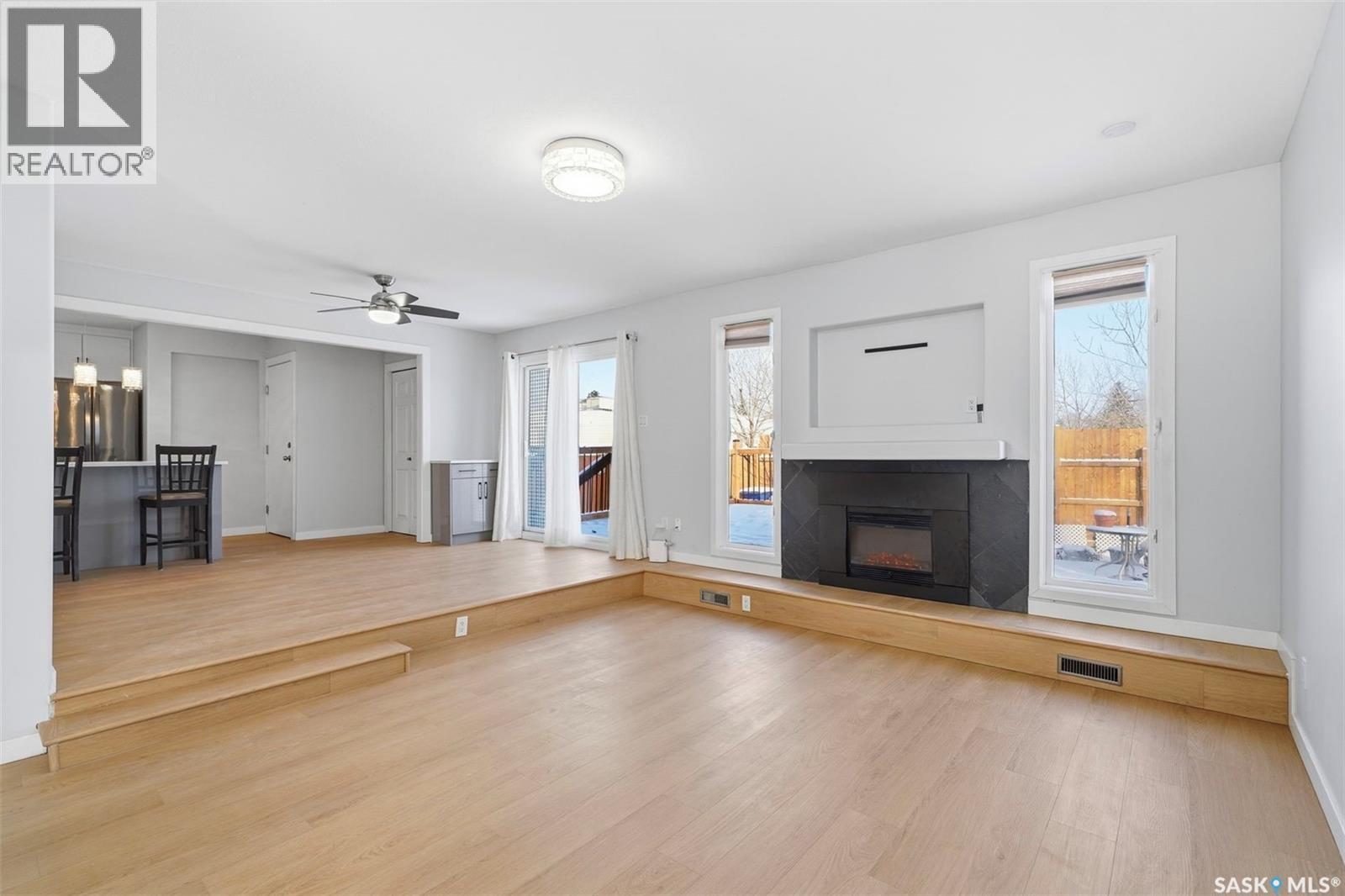 19 Barr Place, Saskatoon, SK - Indoor Photo Showing Living Room With Fireplace