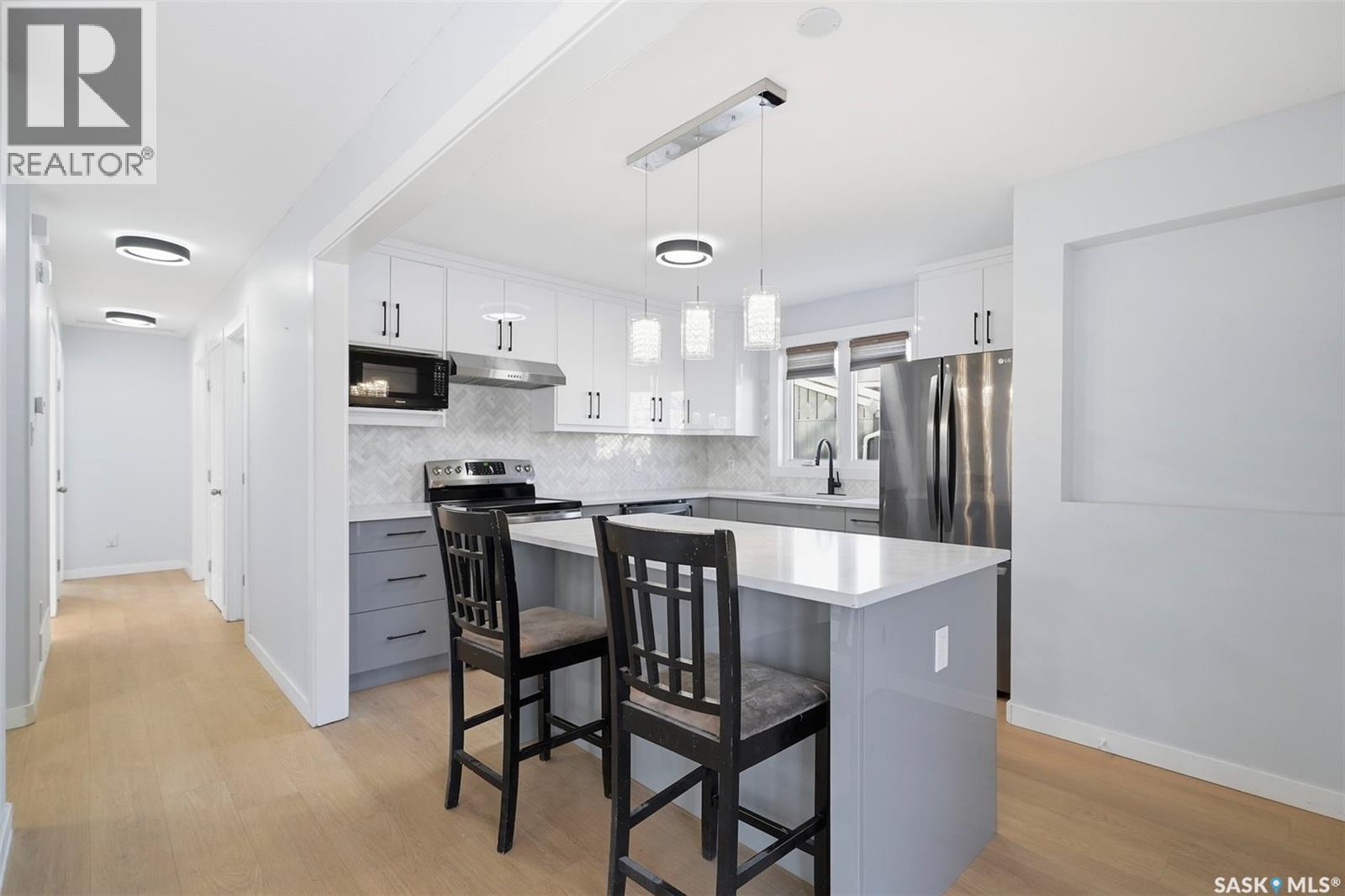 19 Barr Place, Saskatoon, SK - Indoor Photo Showing Kitchen With Upgraded Kitchen