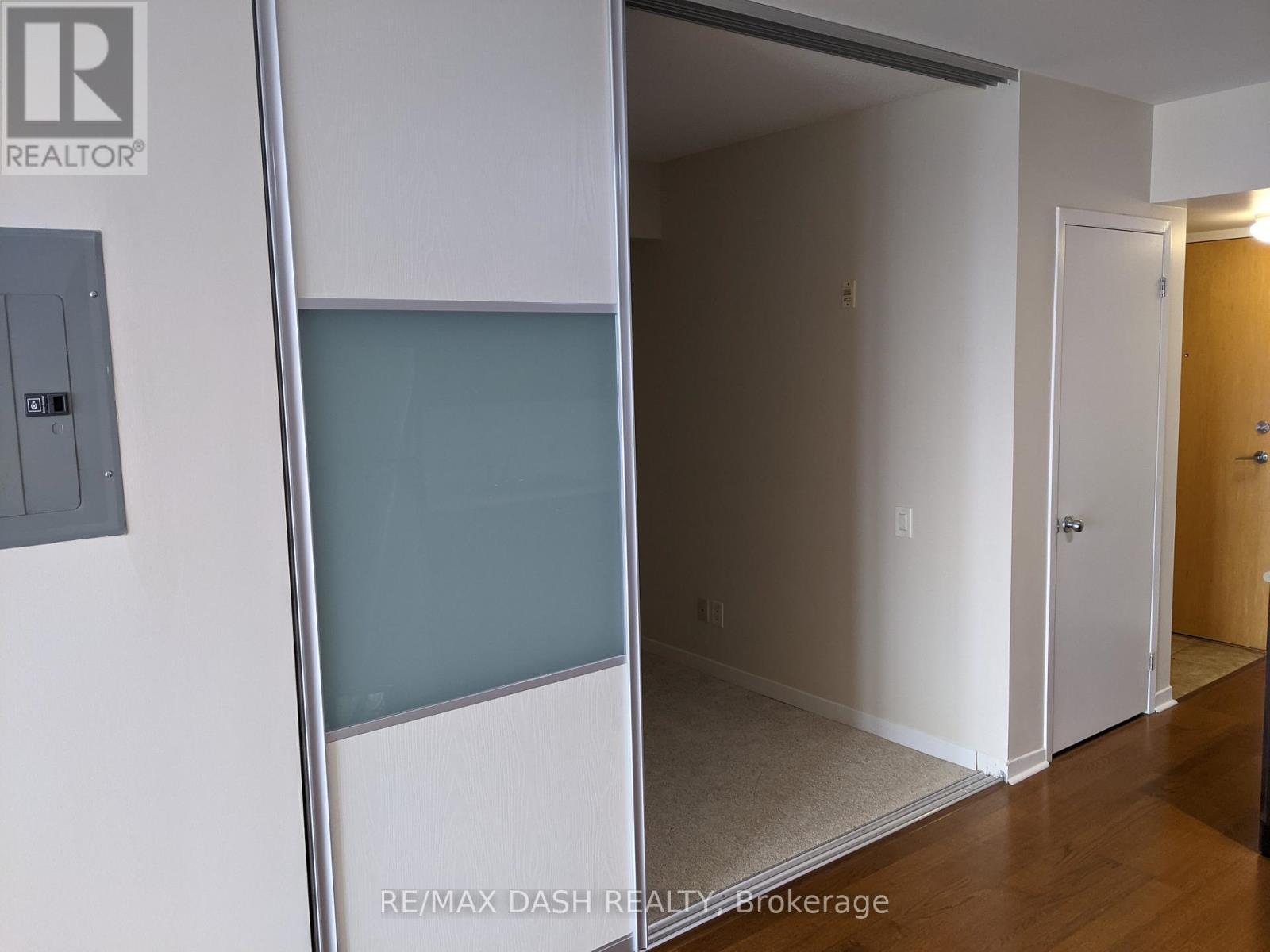 811 - 1040 The Queens Way, Toronto, ON - Indoor Photo Showing Other Room