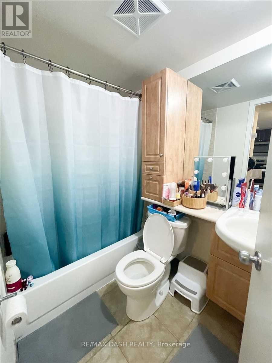811 - 1040 The Queens Way, Toronto, ON - Indoor Photo Showing Bathroom
