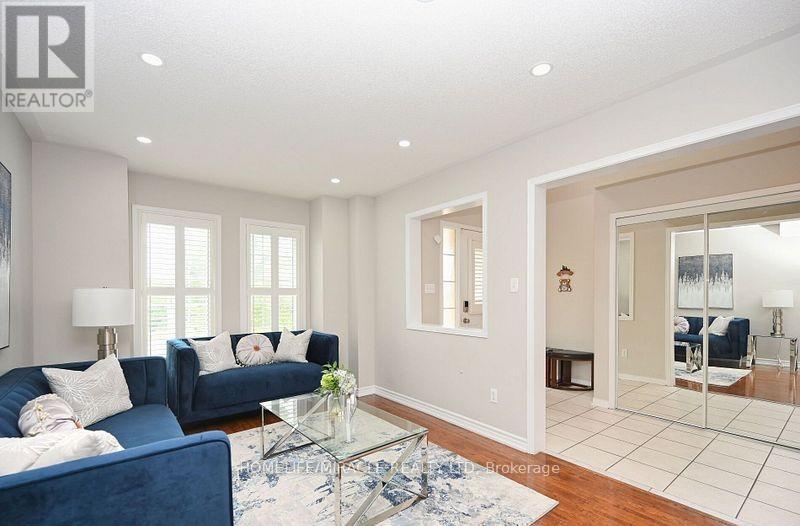 13 Galveston Crescent, Brampton, ON - Indoor Photo Showing Living Room