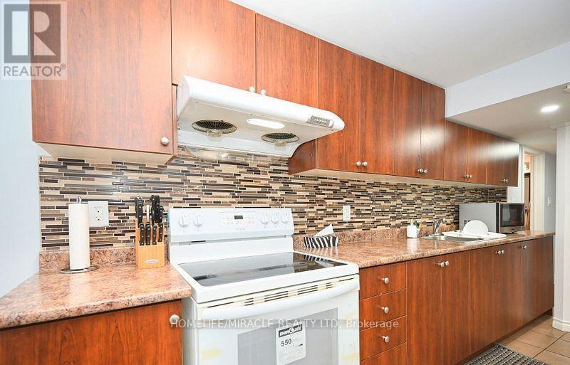 13 Galveston Crescent, Brampton, ON - Indoor Photo Showing Kitchen