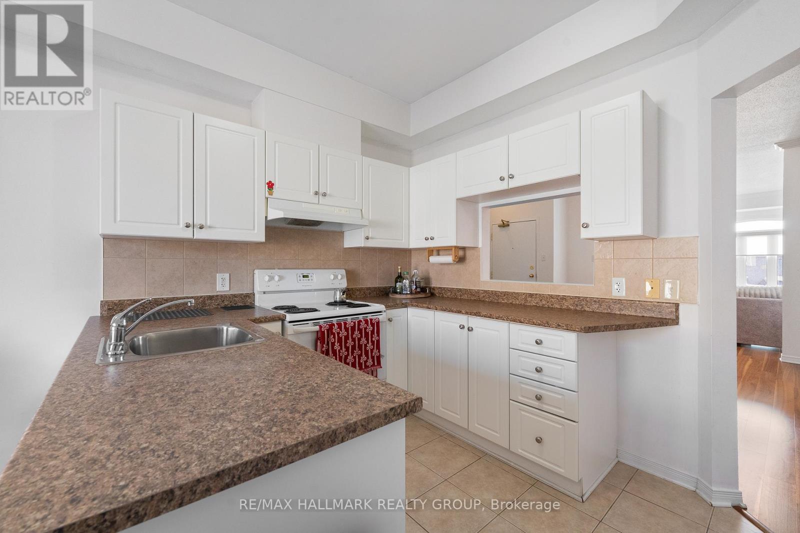 7 - 70 Briargate Private, Ottawa, ON - Indoor Photo Showing Kitchen