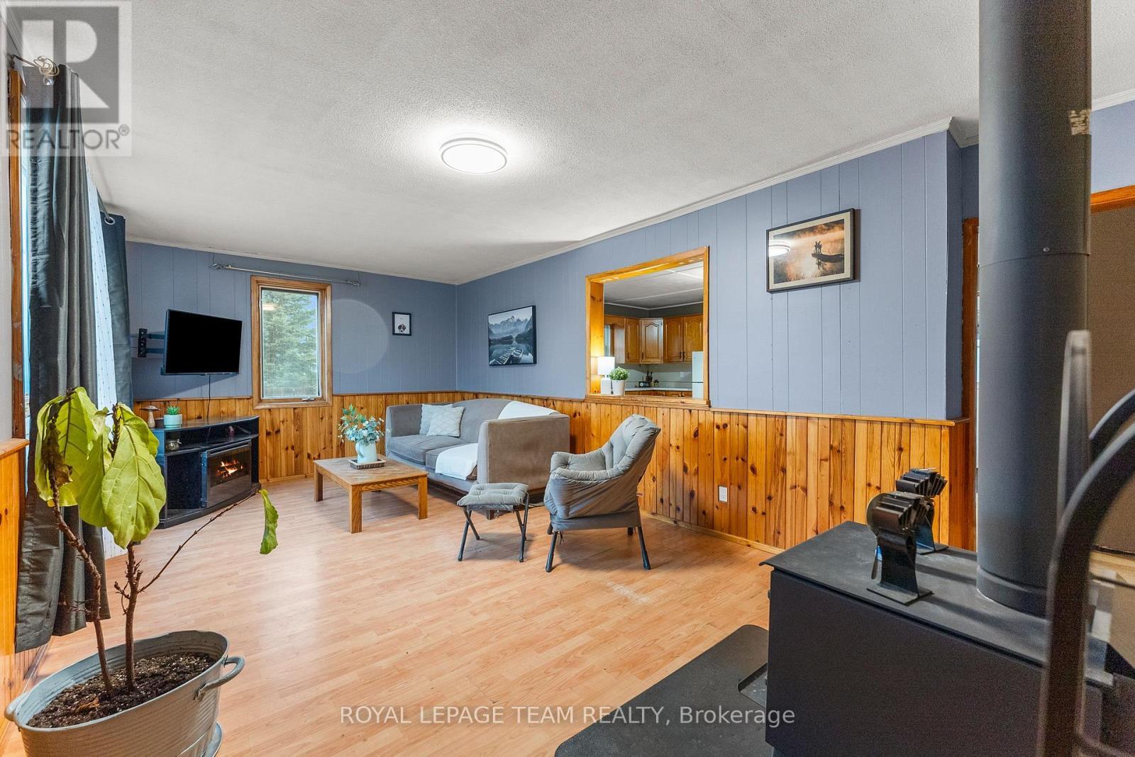 21 Philip Street, Madawaska Valley, ON - Indoor