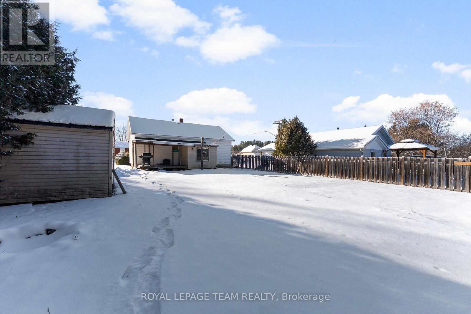 21 Philip Street, Madawaska Valley, ON - Outdoor