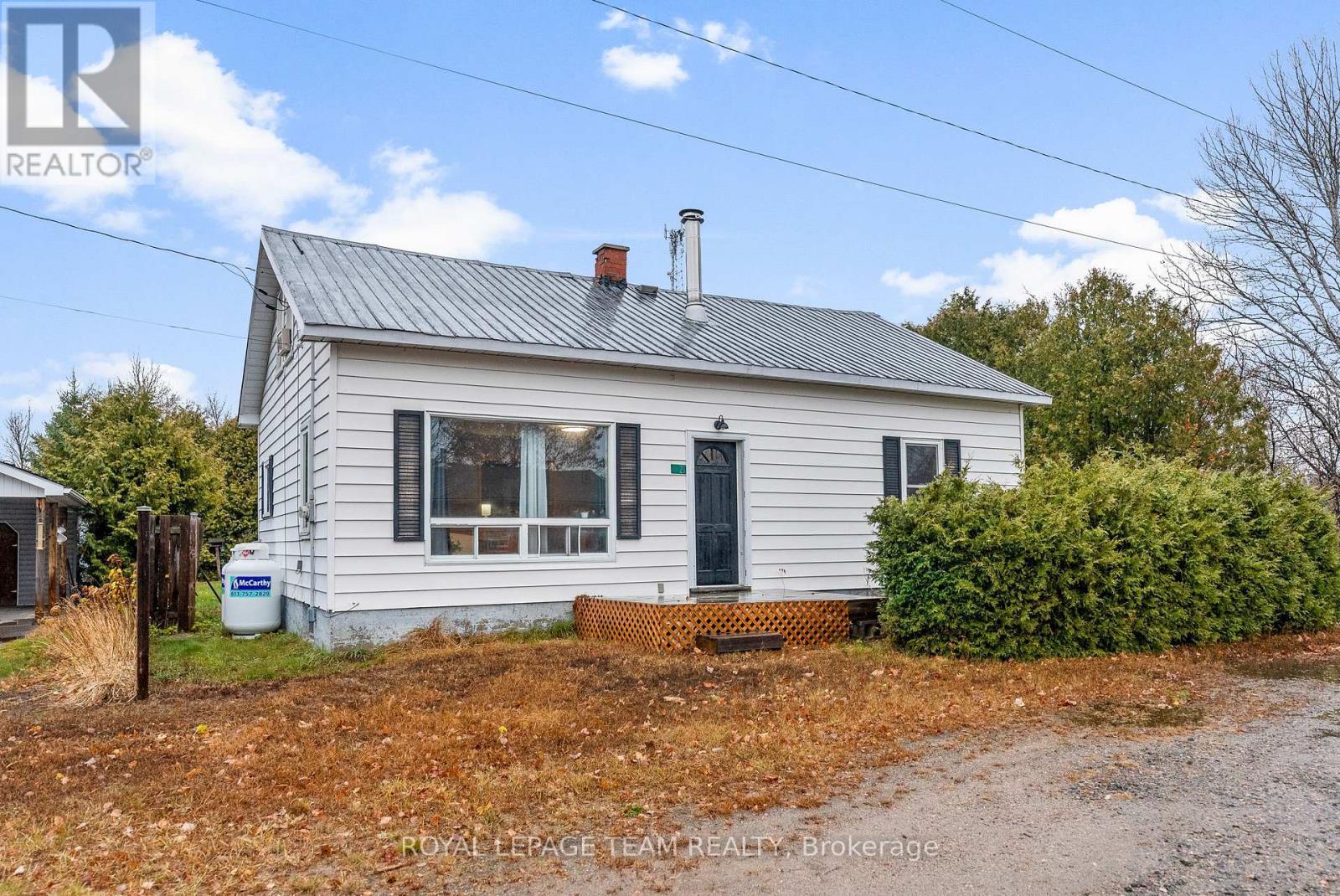21 Philip Street, Madawaska Valley, ON - Outdoor