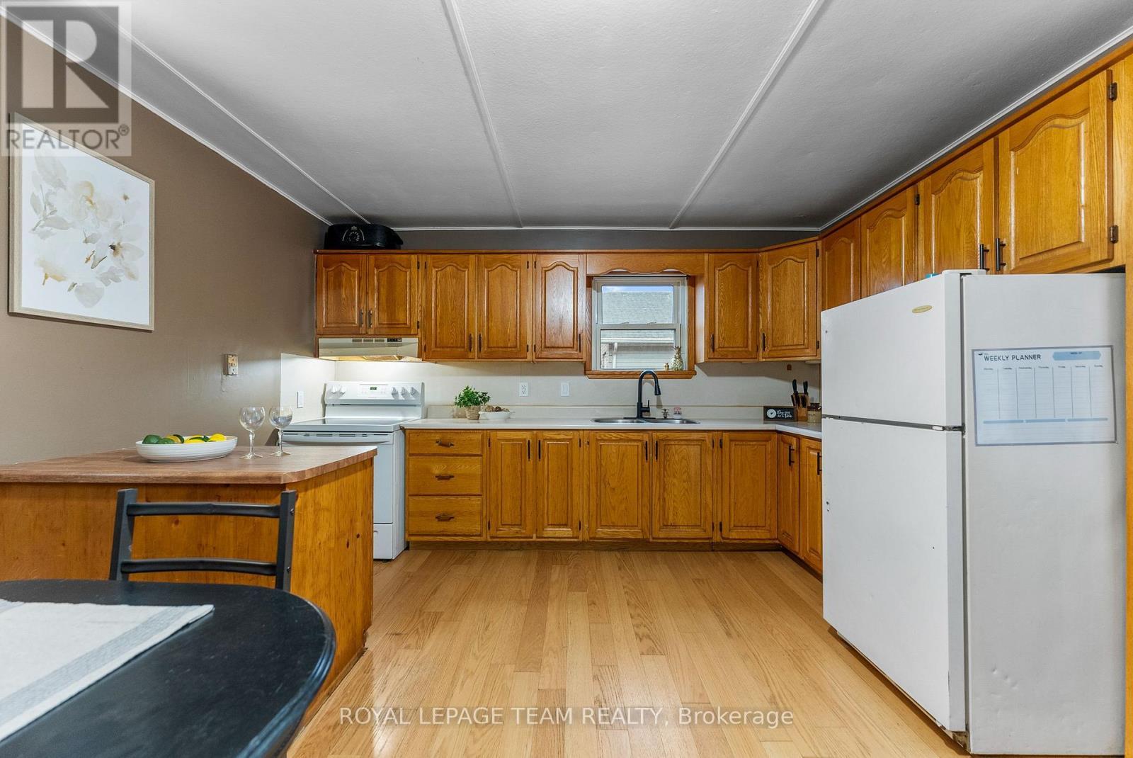 21 Philip Street, Madawaska Valley, ON - Indoor Photo Showing Kitchen