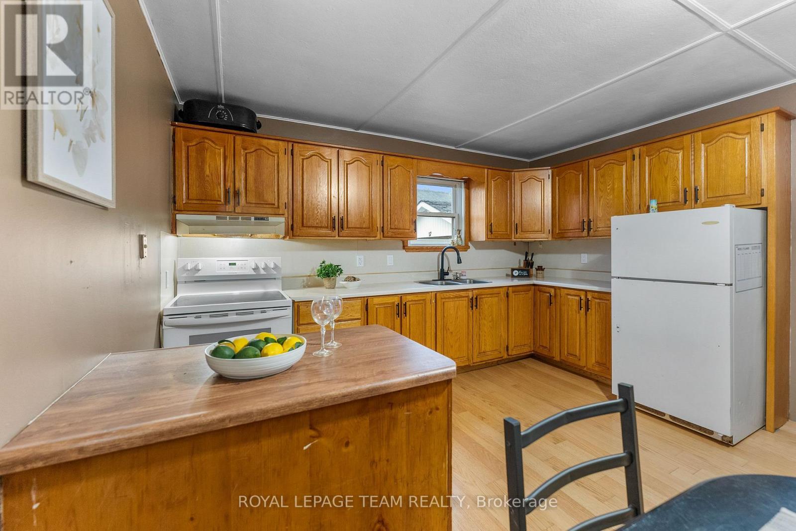21 Philip Street, Madawaska Valley, ON - Indoor Photo Showing Kitchen