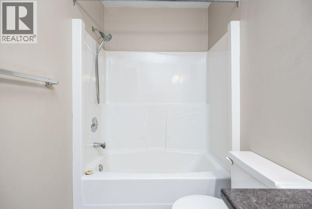 211 130 Back Rd, Courtenay, BC - Indoor Photo Showing Bathroom