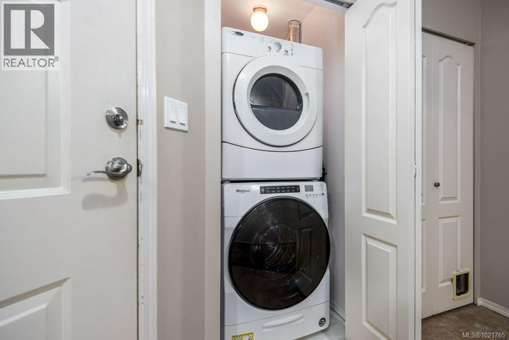 211 130 Back Rd, Courtenay, BC - Indoor Photo Showing Laundry Room