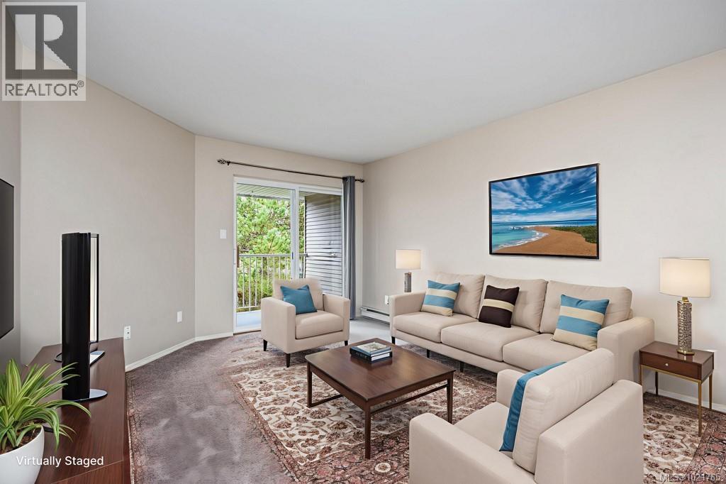 211 130 Back Rd, Courtenay, BC - Indoor Photo Showing Living Room