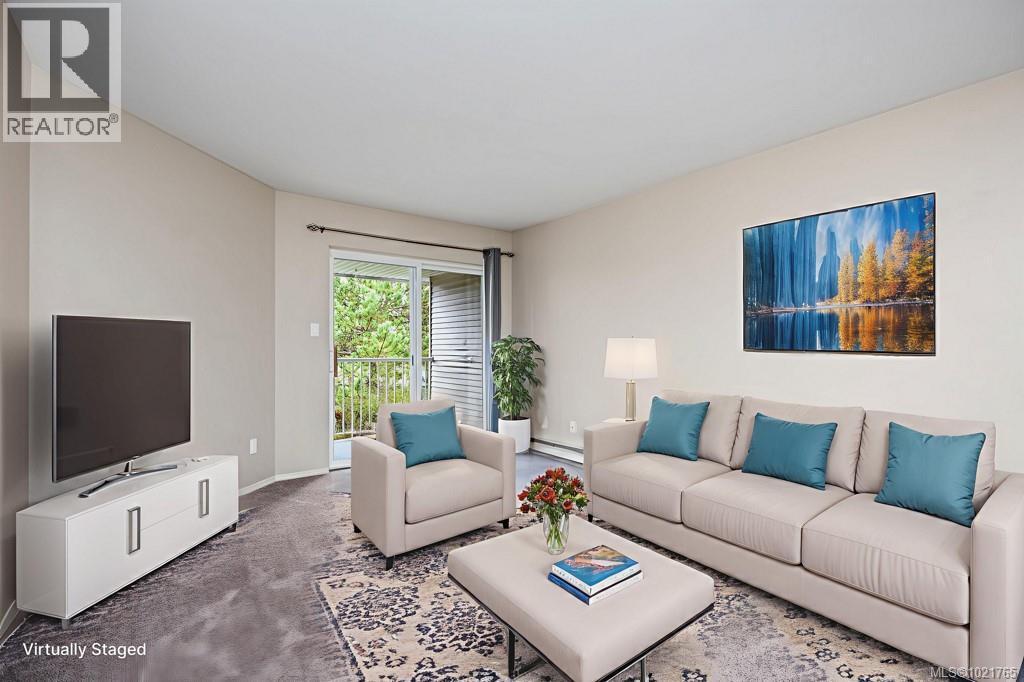 211 130 Back Rd, Courtenay, BC - Indoor Photo Showing Living Room