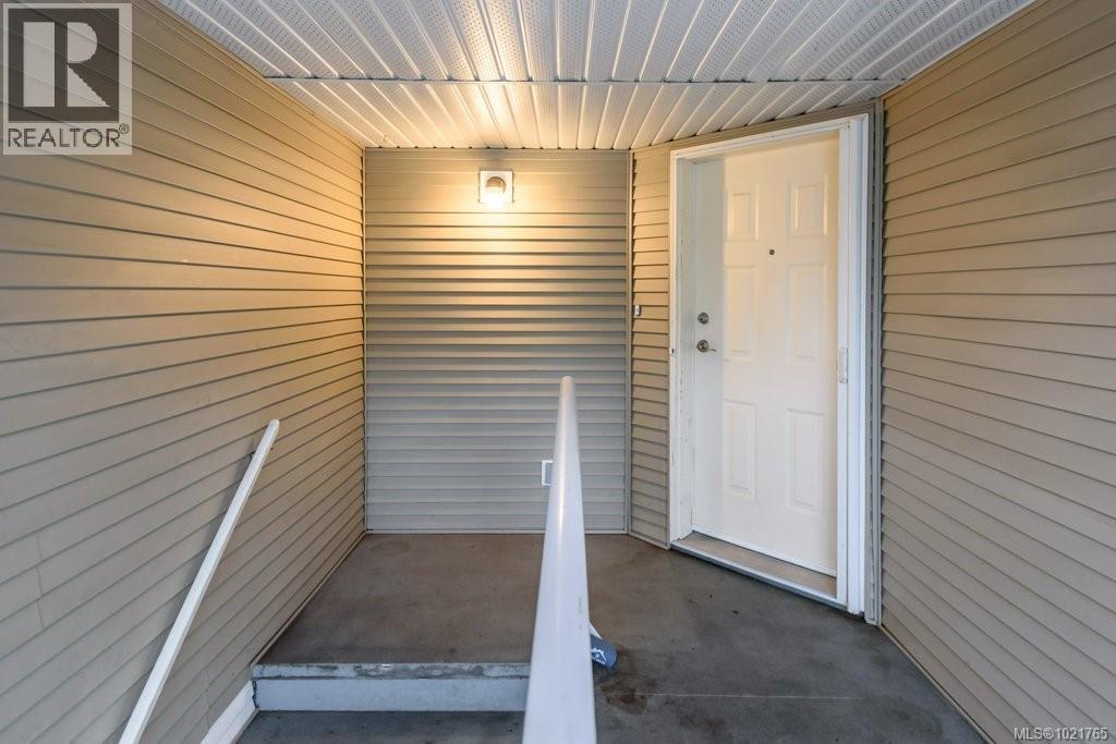 211 130 Back Rd, Courtenay, BC - Outdoor With Exterior