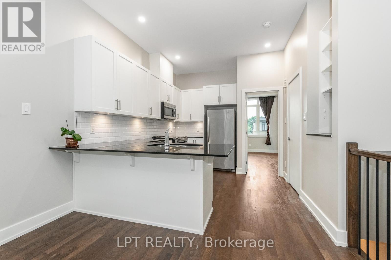 10 - 57 Bergeron Private, Ottawa, ON - Indoor Photo Showing Kitchen With Upgraded Kitchen
