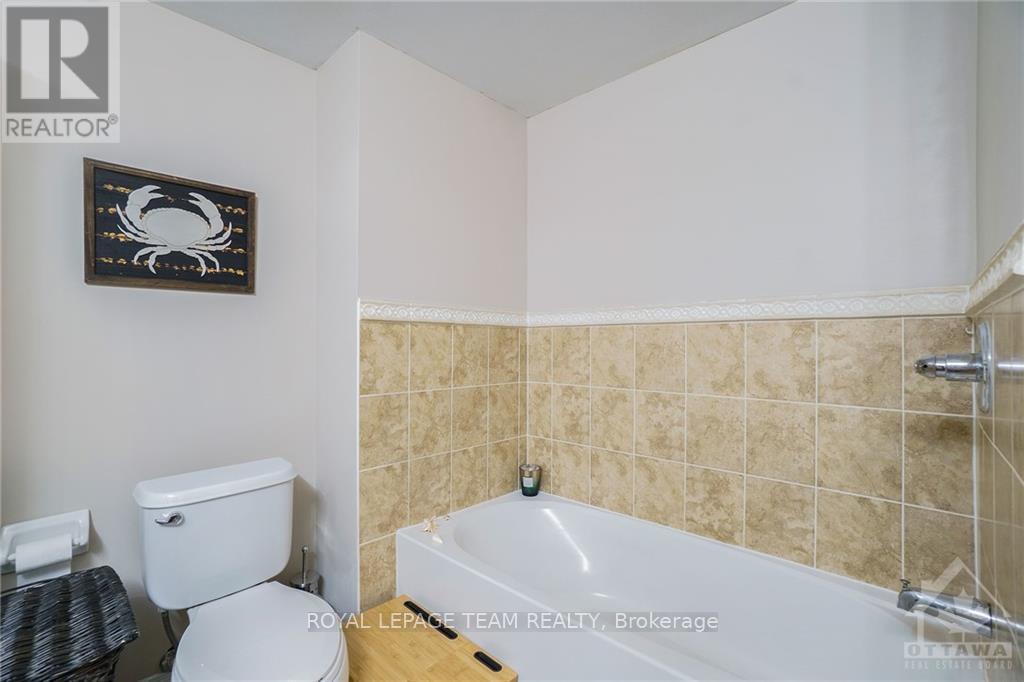 512 Reardon Private N, Ottawa, ON - Indoor Photo Showing Bathroom