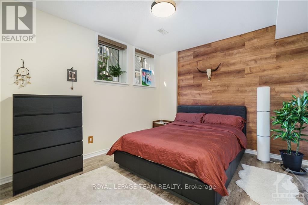 512 Reardon Private N, Ottawa, ON - Indoor Photo Showing Bedroom