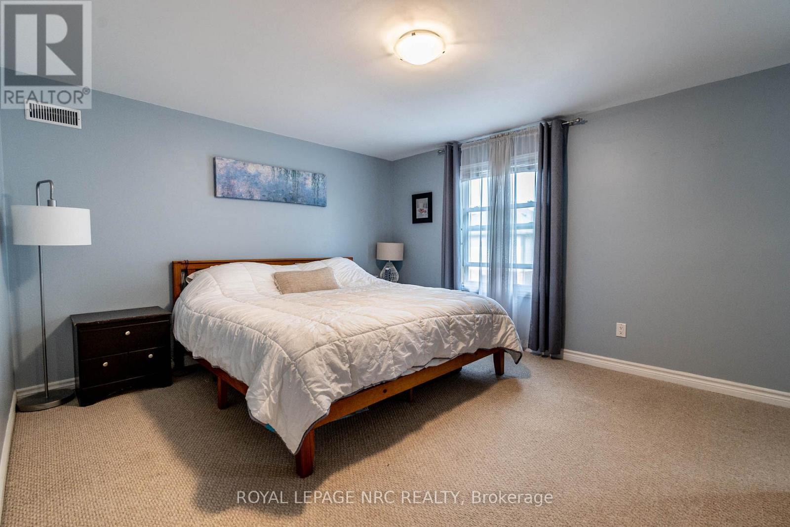 Upstairs primary bedroom with a beautiful ensuite - 13 Violet Street, St. Catharines (Grapeview), ON