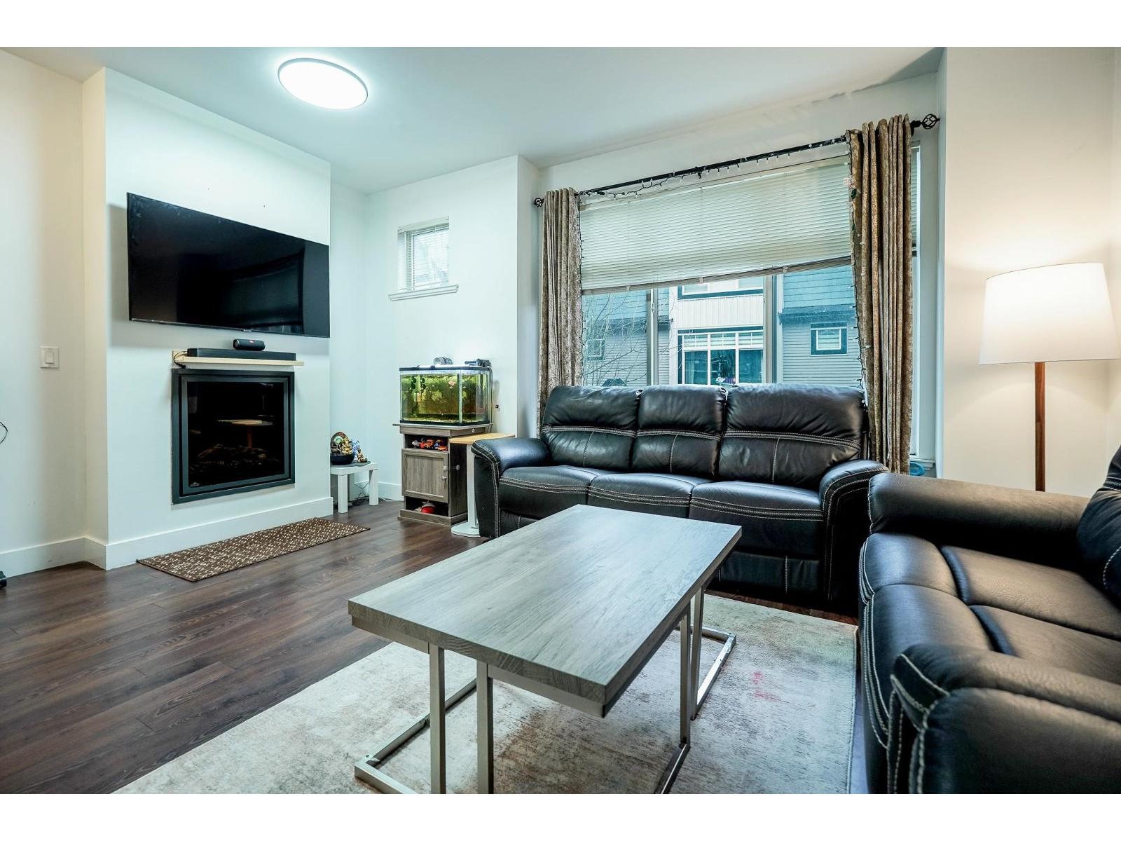 100 6299 144 Street, Surrey, BC - Indoor Photo Showing Living Room With Fireplace