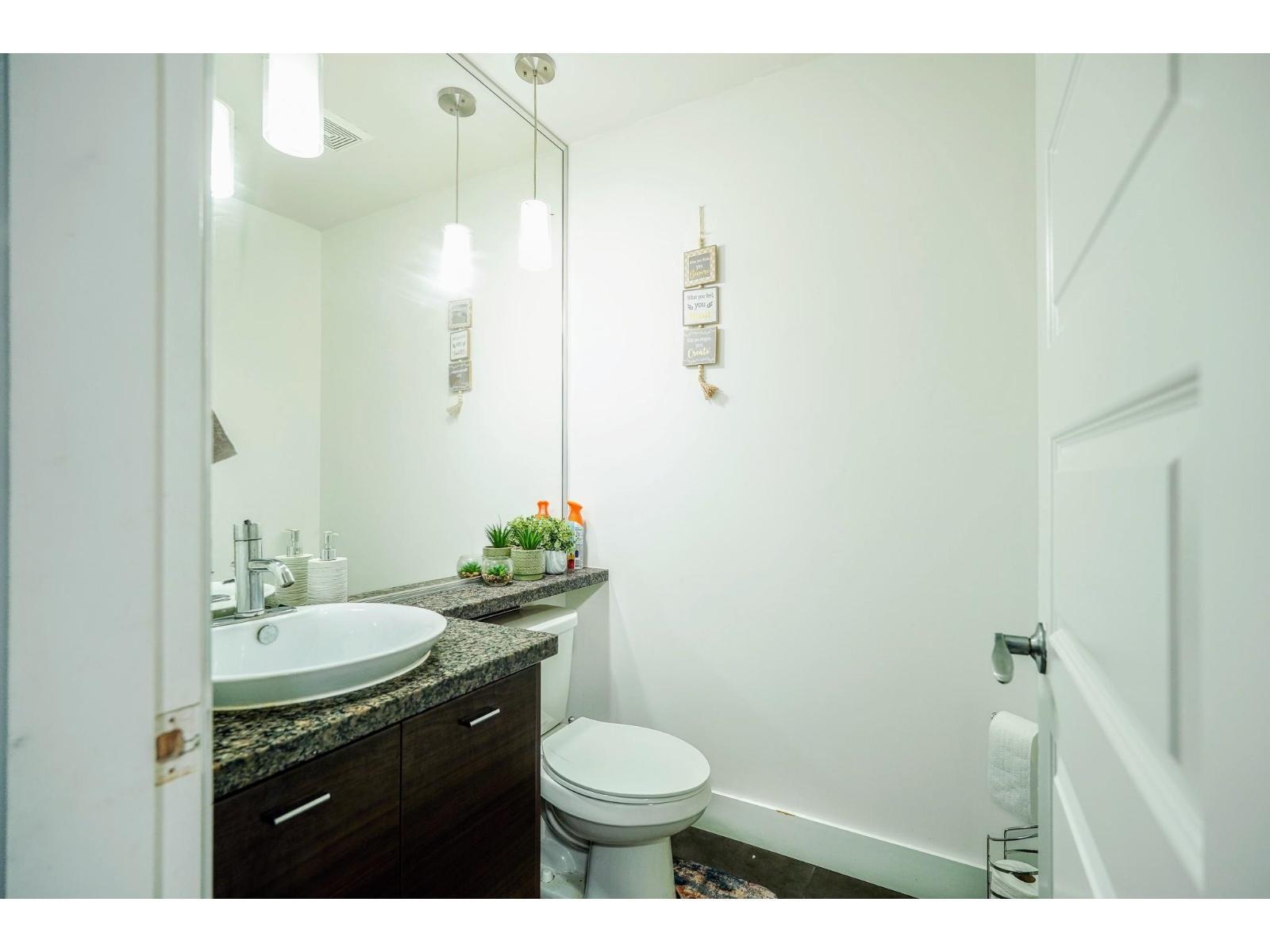 100 6299 144 Street, Surrey, BC - Indoor Photo Showing Bathroom