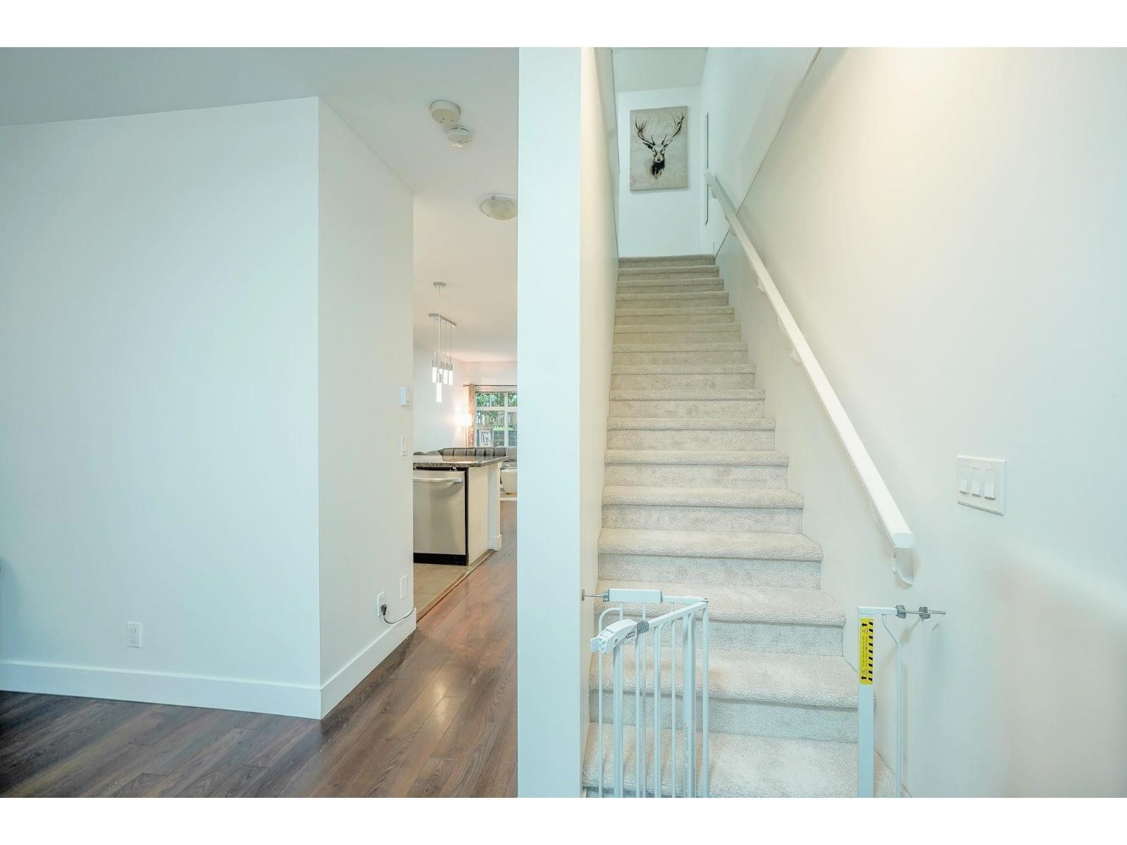 100 6299 144 Street, Surrey, BC - Indoor Photo Showing Other Room