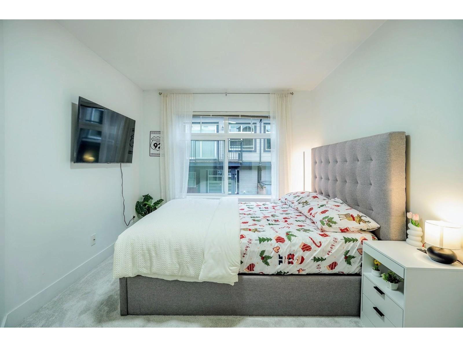 100 6299 144 Street, Surrey, BC - Indoor Photo Showing Bedroom