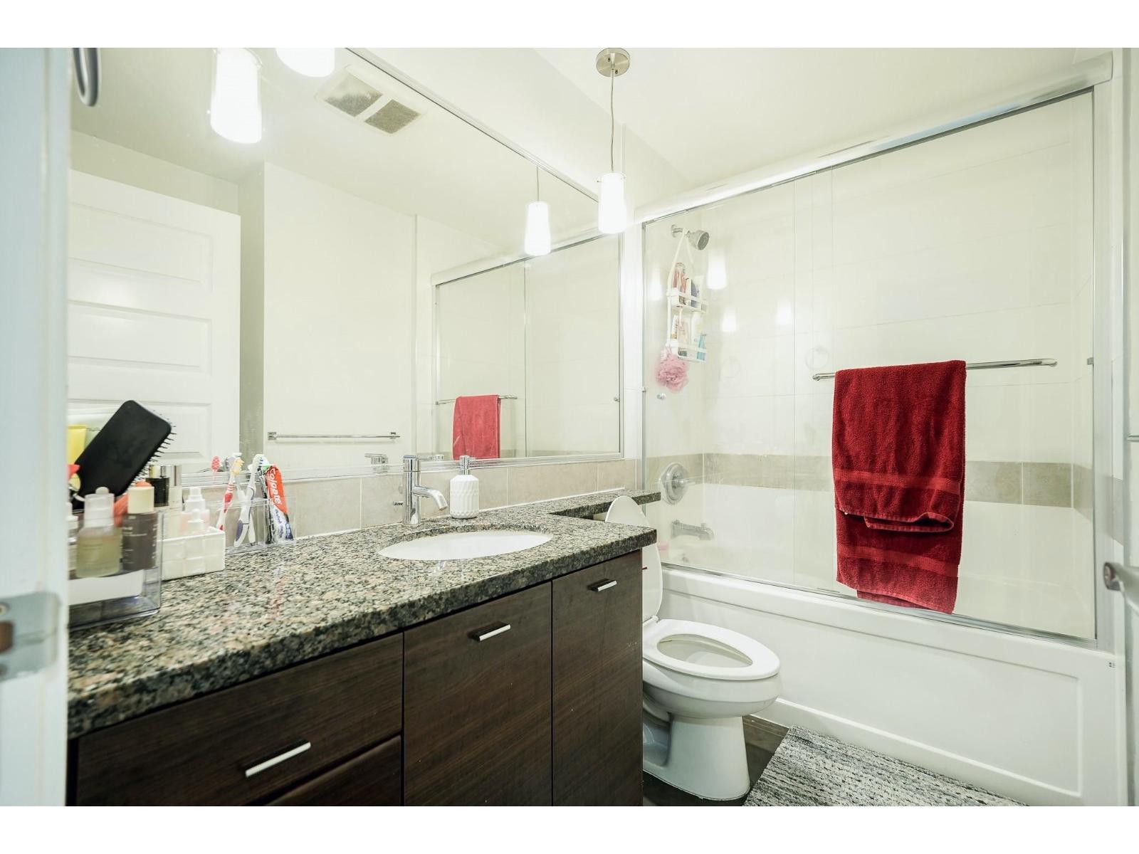 100 6299 144 Street, Surrey, BC - Indoor Photo Showing Bathroom