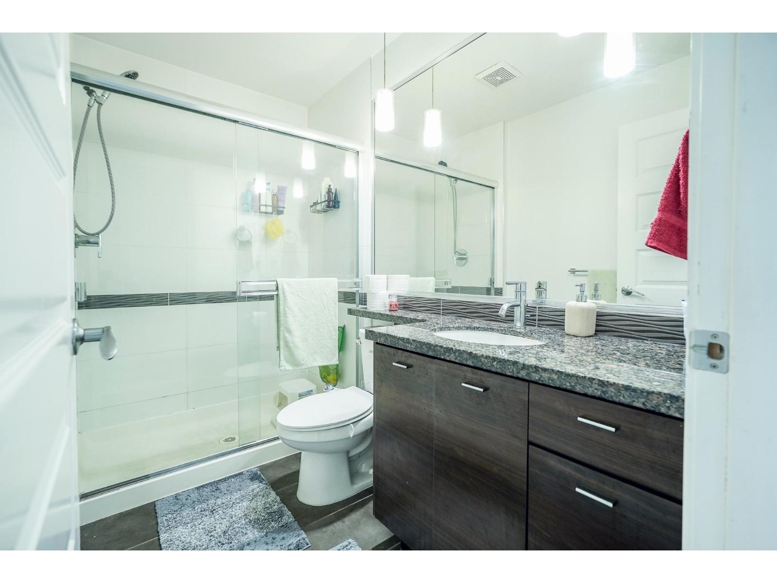 100 6299 144 Street, Surrey, BC - Indoor Photo Showing Bathroom