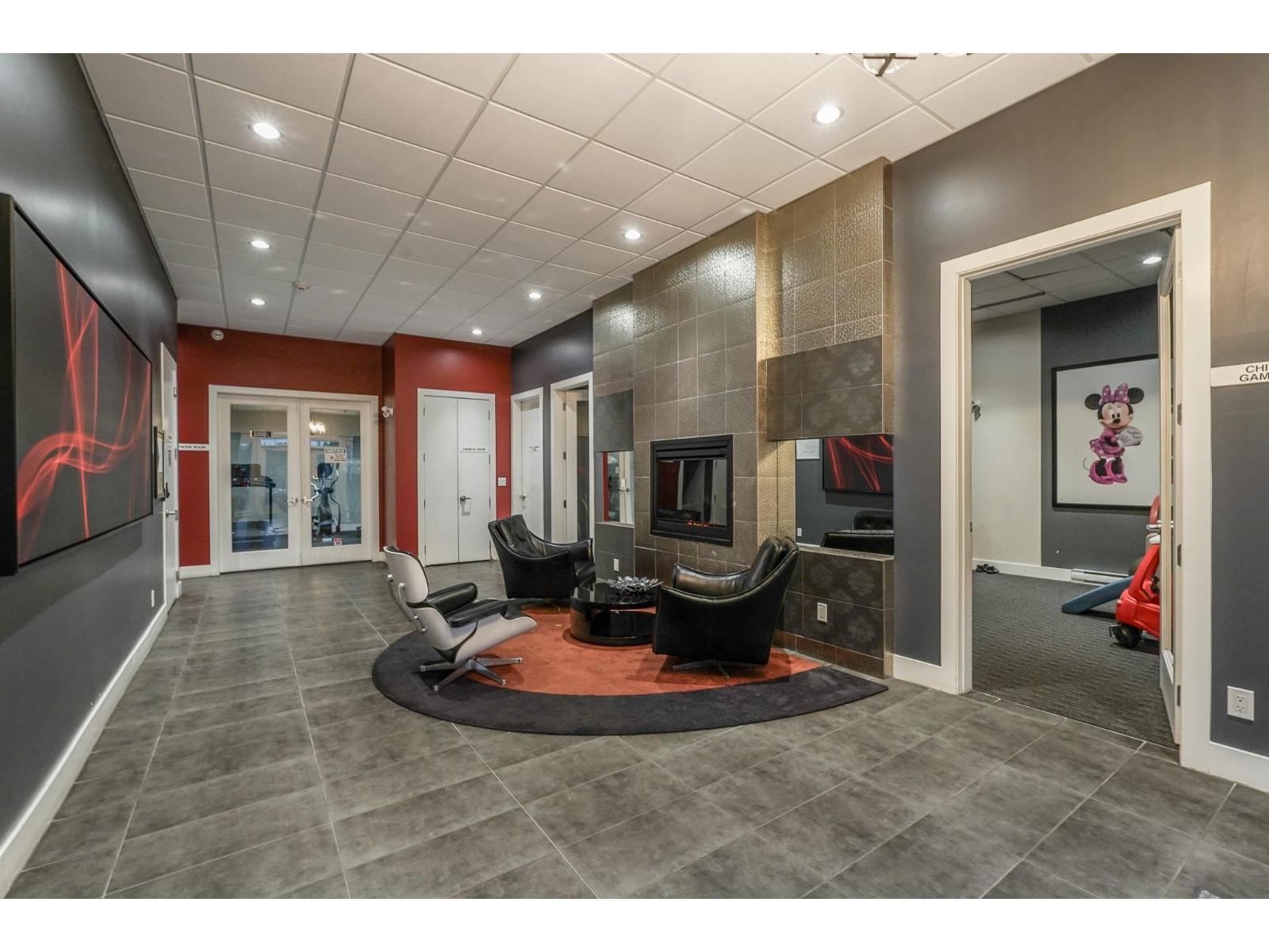 100 6299 144 Street, Surrey, BC - Indoor Photo Showing Other Room