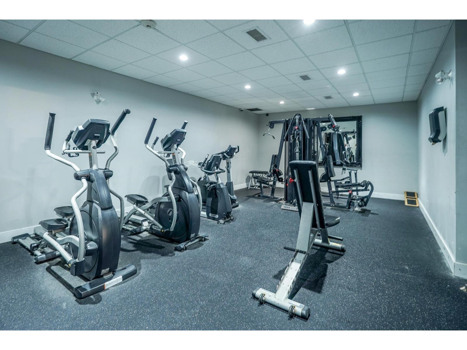 100 6299 144 Street, Surrey, BC - Indoor Photo Showing Gym Room