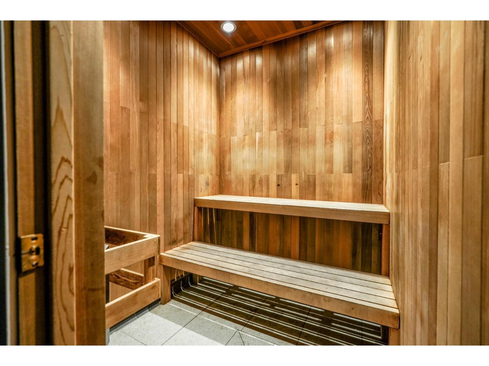 100 6299 144 Street, Surrey, BC - Indoor Photo Showing Other Room