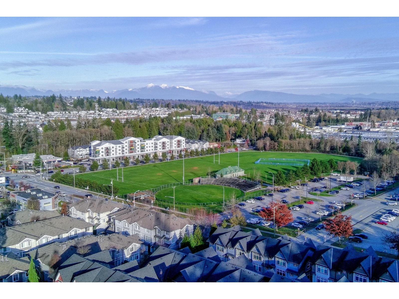 100 6299 144 Street, Surrey, BC - Outdoor With View