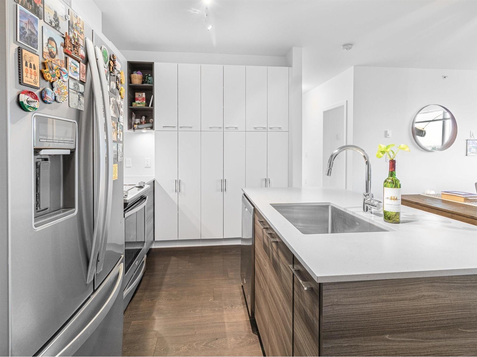 626 13963 105 Boulevard, Surrey, BC - Indoor Photo Showing Kitchen With Upgraded Kitchen