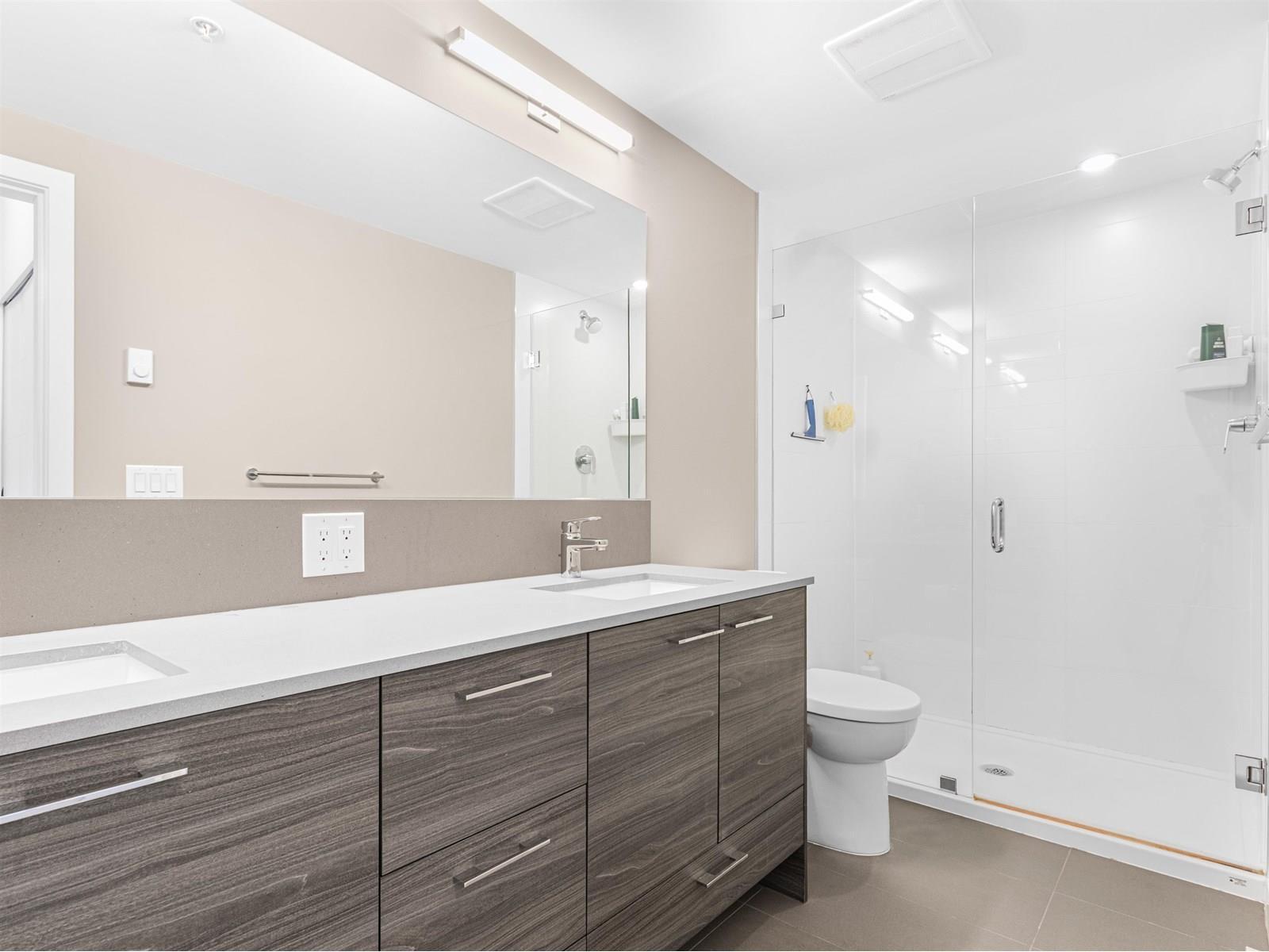 626 13963 105 Boulevard, Surrey, BC - Indoor Photo Showing Bathroom