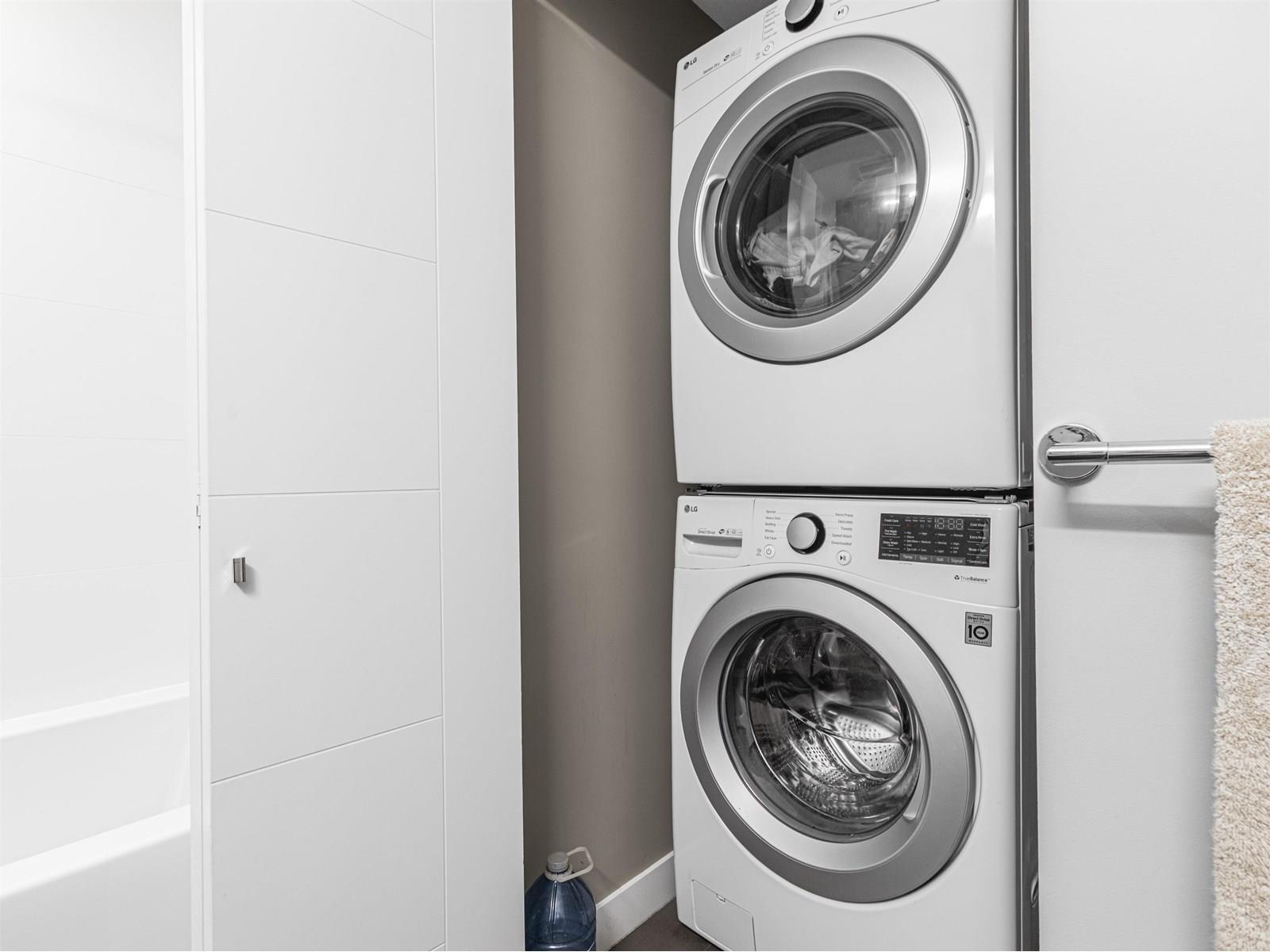 626 13963 105 Boulevard, Surrey, BC - Indoor Photo Showing Laundry Room