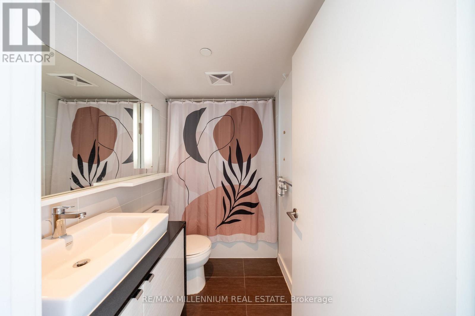 801 - 72 Esther Shiner Boulevard, Toronto, ON - Indoor Photo Showing Bathroom