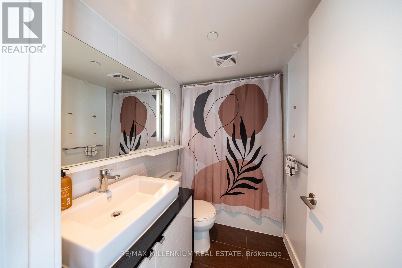 801 - 72 Esther Shiner Boulevard, Toronto, ON - Indoor Photo Showing Bathroom