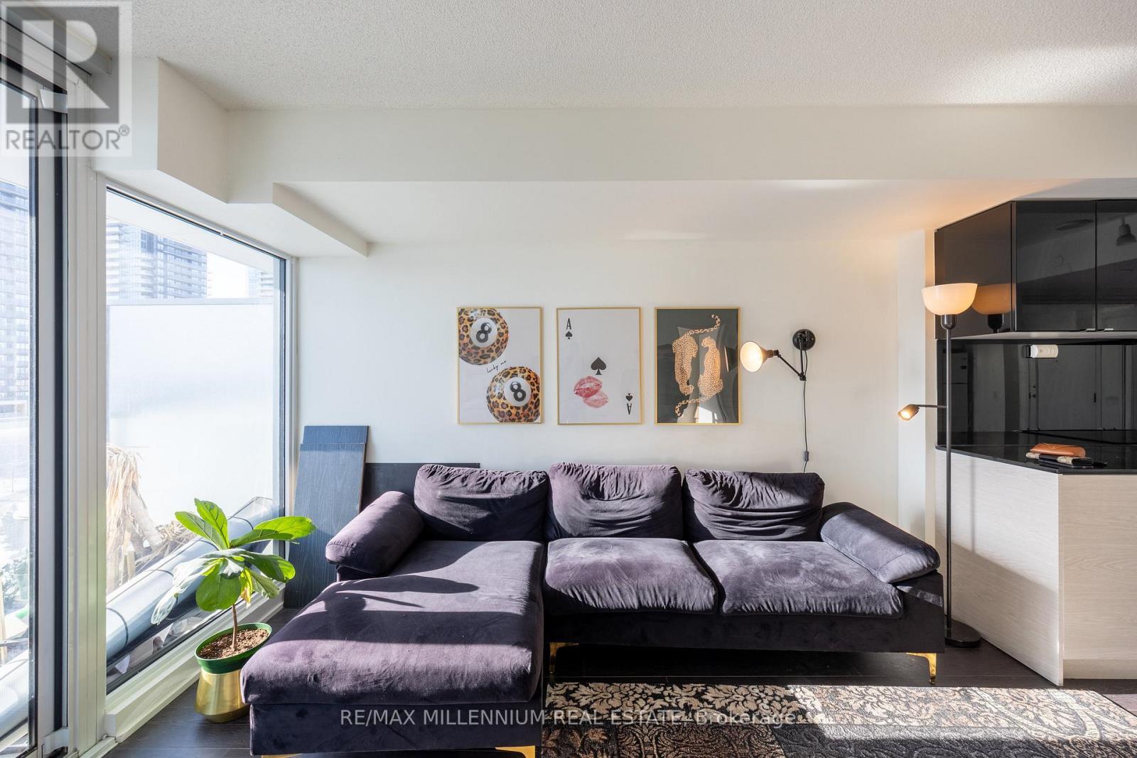 801 - 72 Esther Shiner Boulevard, Toronto, ON - Indoor Photo Showing Living Room
