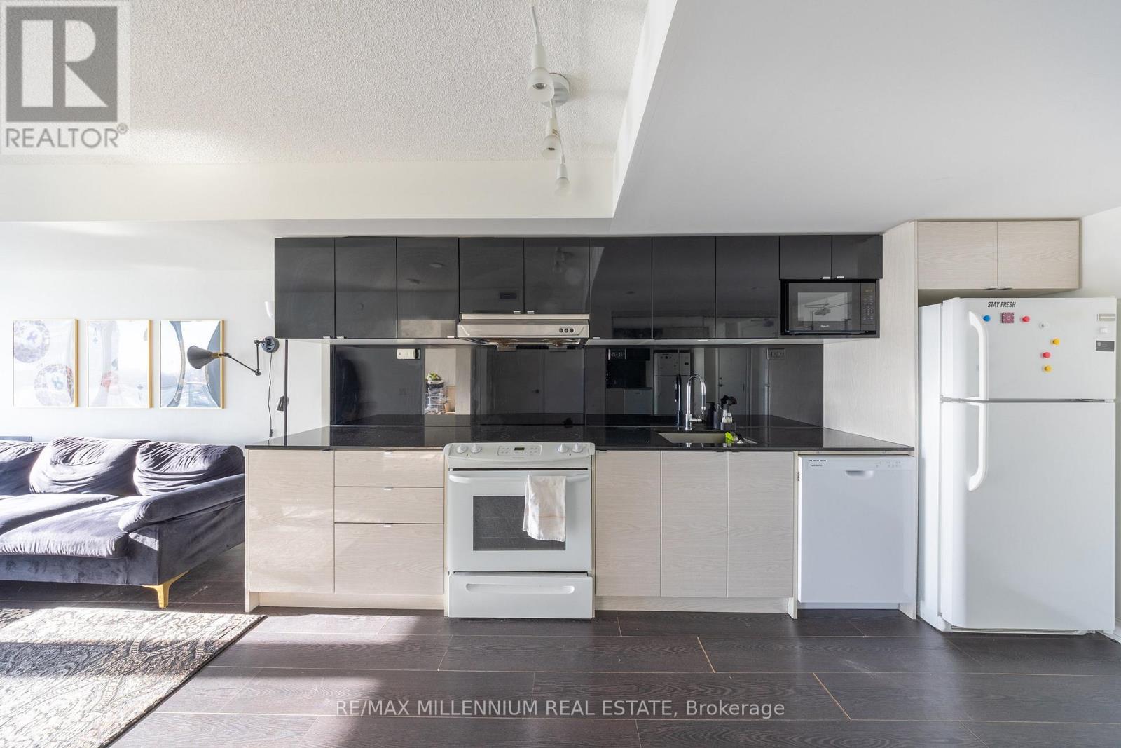 801 - 72 Esther Shiner Boulevard, Toronto, ON - Indoor Photo Showing Kitchen