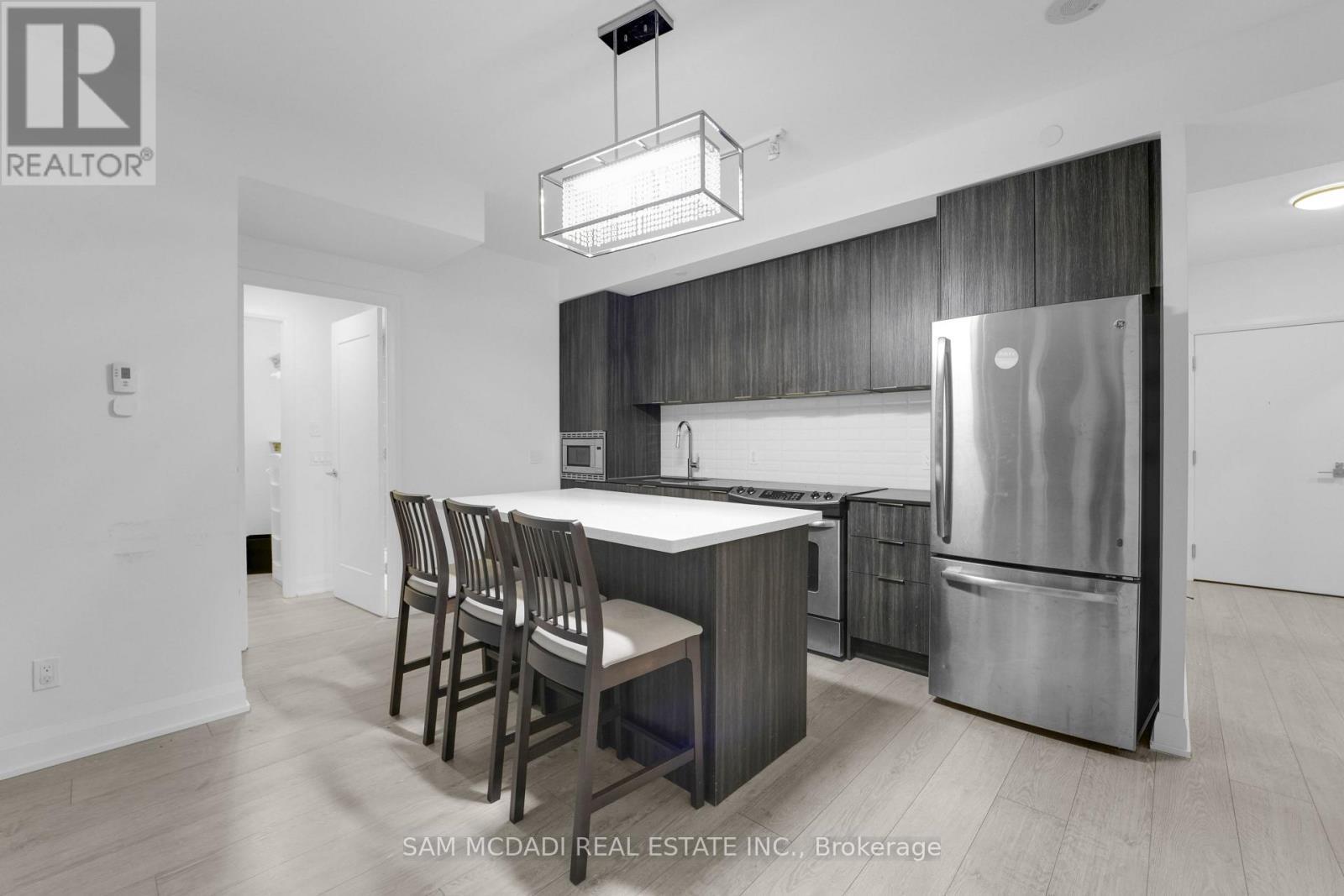 1010 - 110 Marine Parade Drive, Toronto, ON - Indoor Photo Showing Kitchen