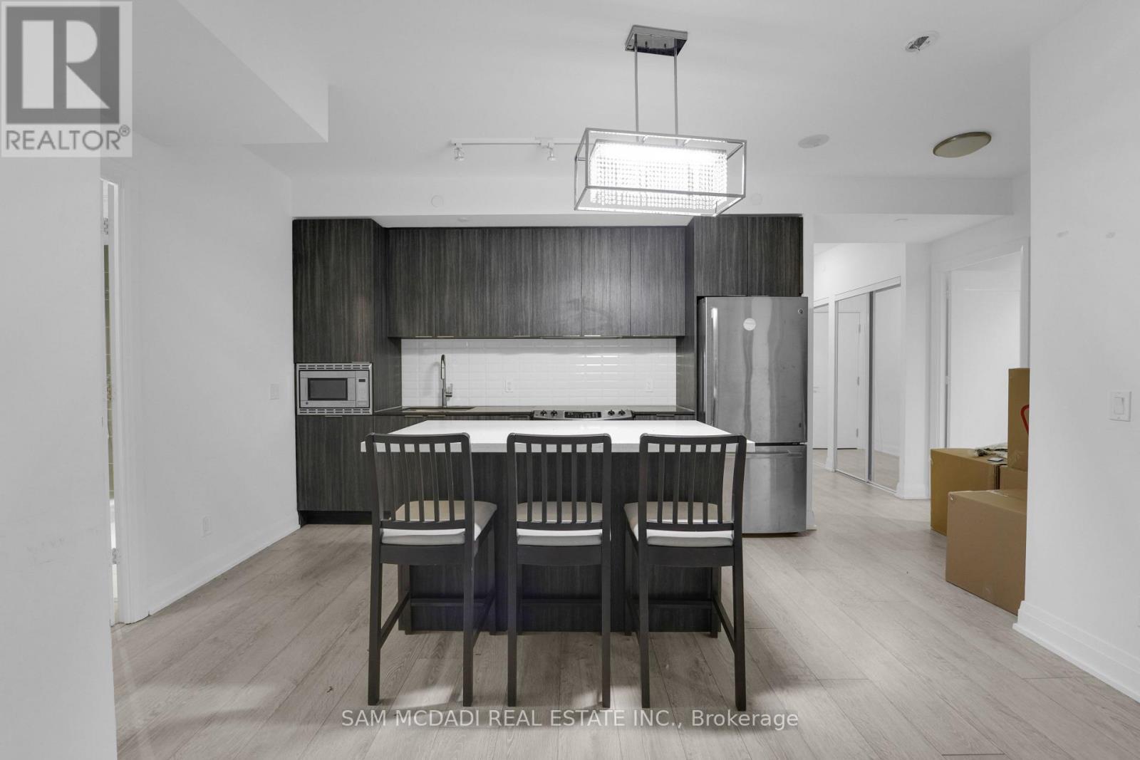 1010 - 110 Marine Parade Drive, Toronto, ON - Indoor