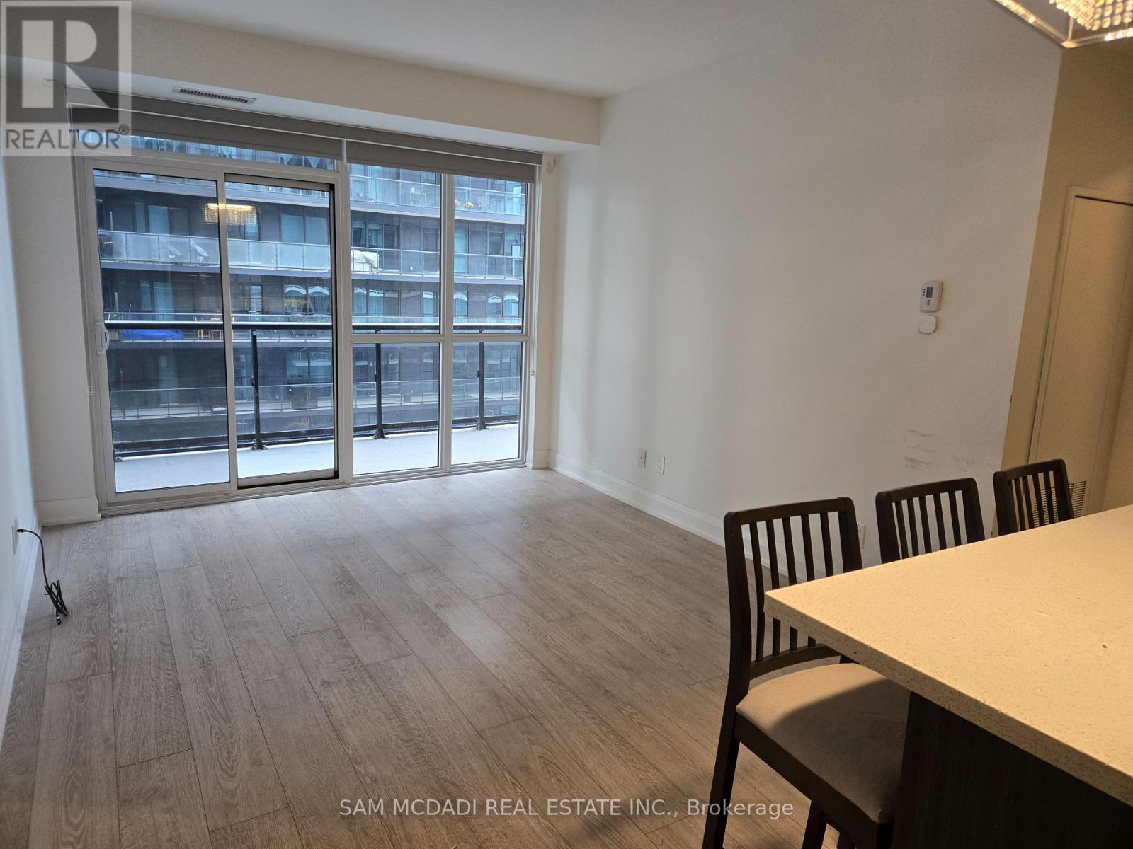 1010 - 110 Marine Parade Drive, Toronto, ON